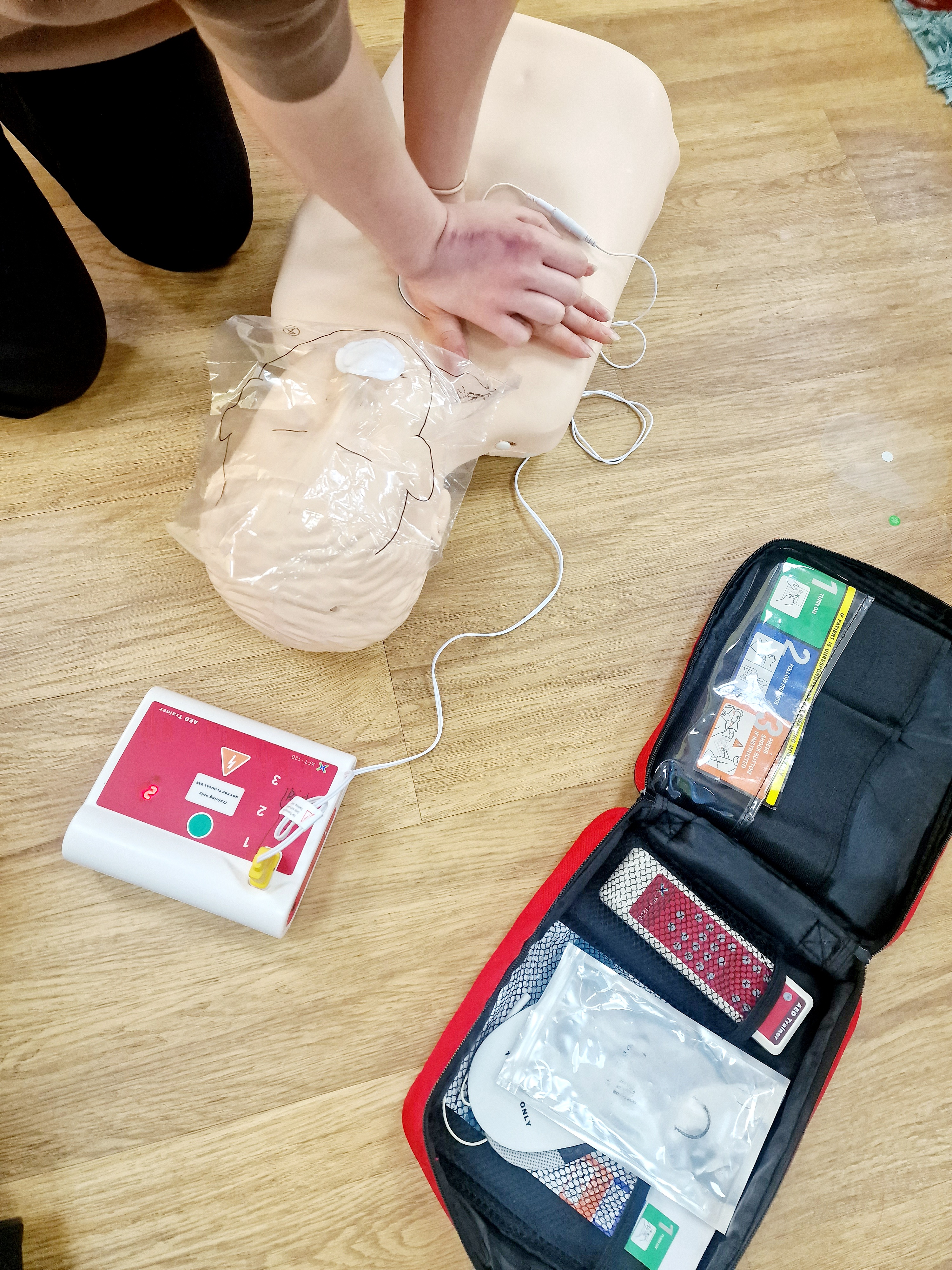 Banana Moon Bromley unveils new defibrillator!